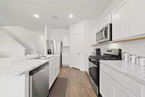 Kitchen - 790 Arnold Loop, Kyle, TX 78640 photo 3 of 4