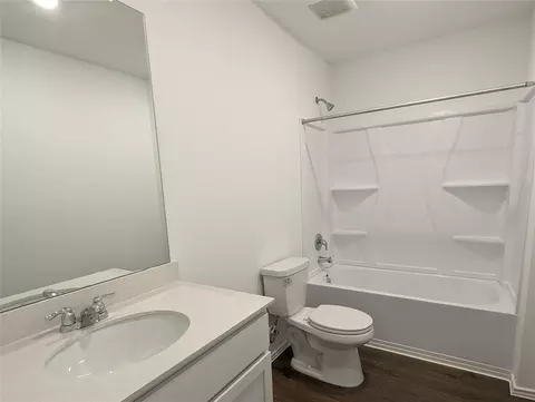 Bath - 152 Avre Loop, Kyle, TX 78640 photo 5 of 5