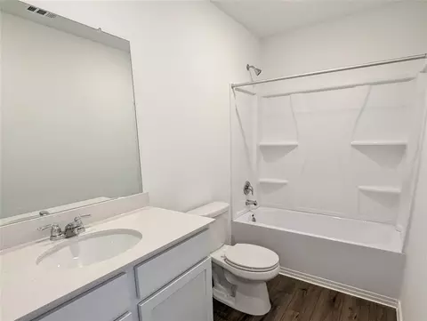 Bath - 152 Avre Loop, Kyle, TX 78640 photo 3 of 5