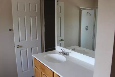 Bath - 346 Strawn, Kyle, TX 78640 photo 2 of 3
