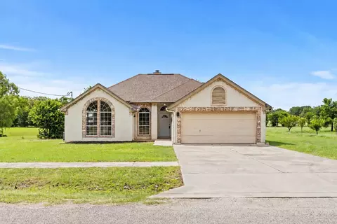84 Thomas Dr, Martindale, TX 78655
