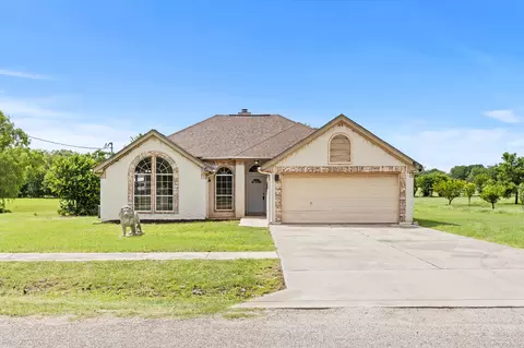 84 Thomas Dr, Martindale, TX 78655