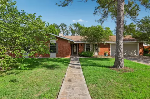 810 Vogel Dr, Lockhart, TX 78644