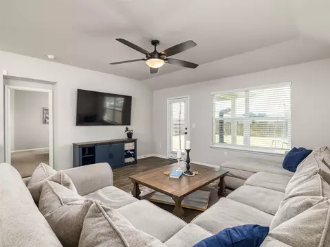 439 Hunter Loop Loop, Bertram, TX 78605 photo 6