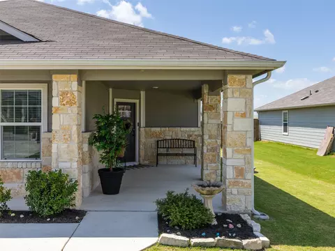 439 Hunter Loop Loop, Bertram, TX 78605 photo 3