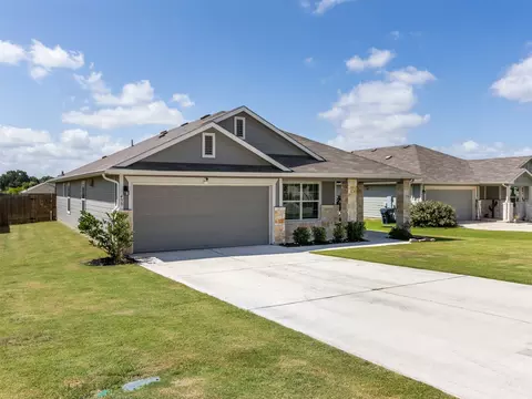 439 Hunter Loop Loop, Bertram, TX 78605 photo 2