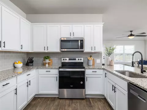 439 Hunter Loop Loop, Bertram, TX 78605 photo 9