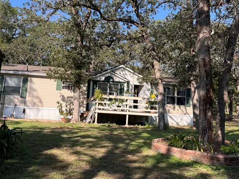 242 Shadow Oak Dr, Bastrop, TX 78602