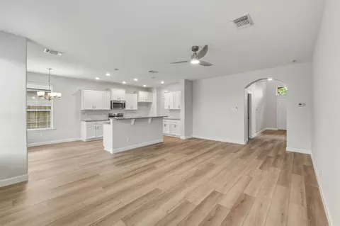 301 Serpentine Ln, Jarrell, TX 76537