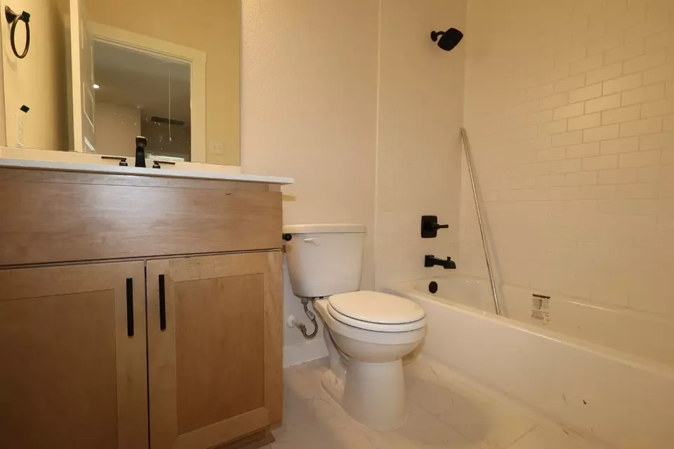 Bath - 310 Marie Way, Georgetown, TX 78626 photo 2 of 2