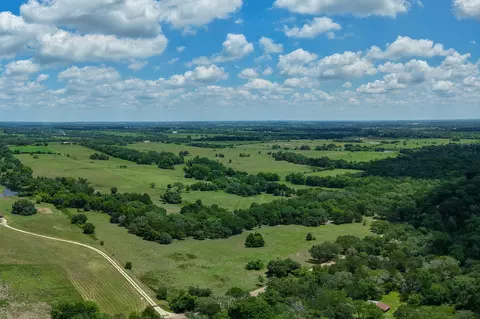 5018 Wolters Rd, Schulenburg, TX 78956