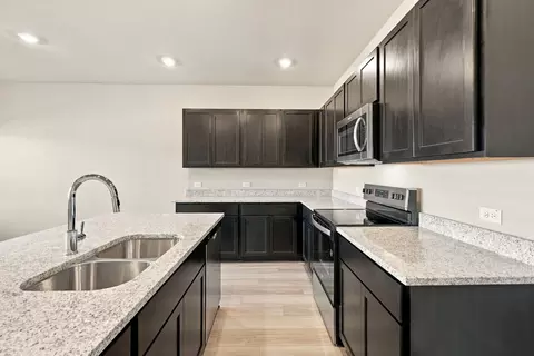 Kitchen - 132 Wind Hl, Jarrell, TX 76537 photo 4 of 5