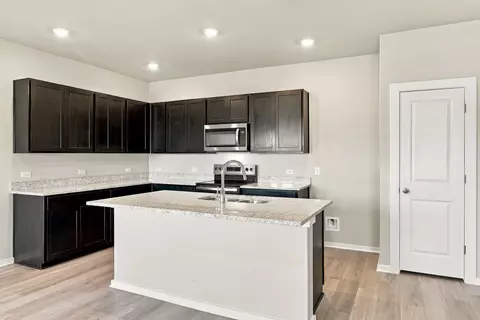 Kitchen - 132 Wind Hl, Jarrell, TX 76537 photo 3 of 5