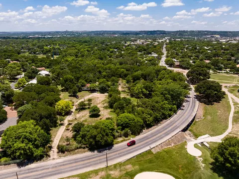 951 Cypress Creek Rd, Kerrville, TX 78028