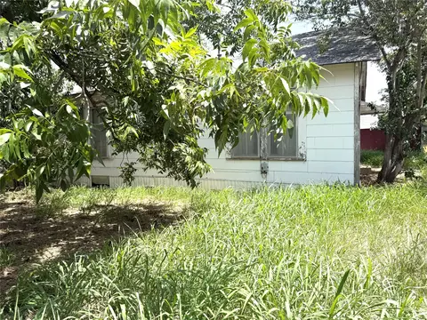 Exterior - 119 Pine St, Luling, TX 78648 photo 5 of 5