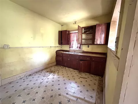Kitchen - 119 Pine St, Luling, TX 78648 photo 2 of 2