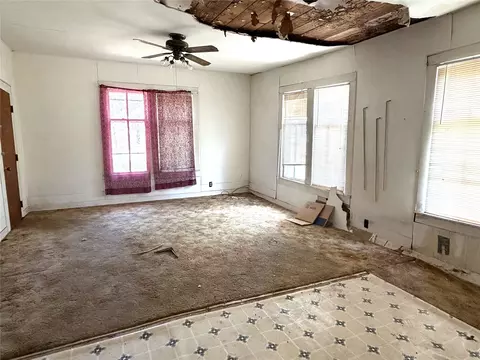 Living - 119 Pine St, Luling, TX 78648 photo 1 of 1