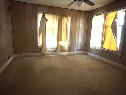 Bedroom - 119 Pine St, Luling, TX 78648 photo 2 of 2