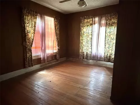 Bedroom - 119 Pine St, Luling, TX 78648 photo 1 of 2
