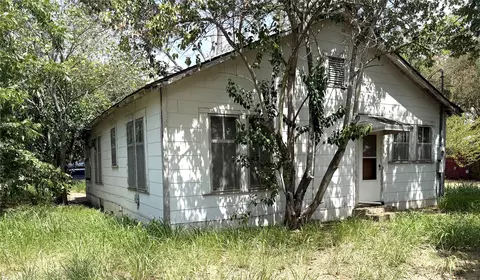 Exterior - 119 Pine St, Luling, TX 78648 photo 2 of 5