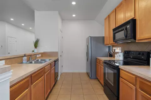 Kitchen - 2801 Kickapoo Cavern Dr, Pflugerville, TX 78660 photo 2 of 4