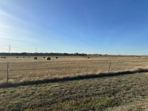 8038 Ohnheiser Kaase Rd, La Grange, TX 78945