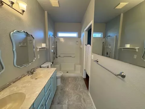 Bath - 275 Bonham Loop, Georgetown, TX 78633 photo 2 of 4