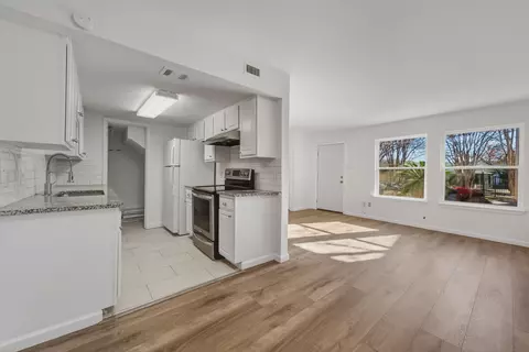 2124 Burton Dr #125, Austin, TX 78741