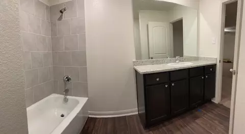 Bath - 140 Allington Cir, Jarrell, TX 76537 photo 4 of 6