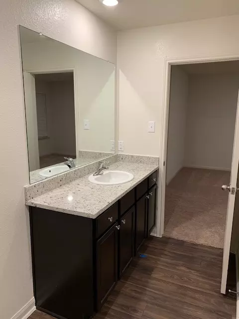Bath - 140 Allington Cir, Jarrell, TX 76537 photo 2 of 6