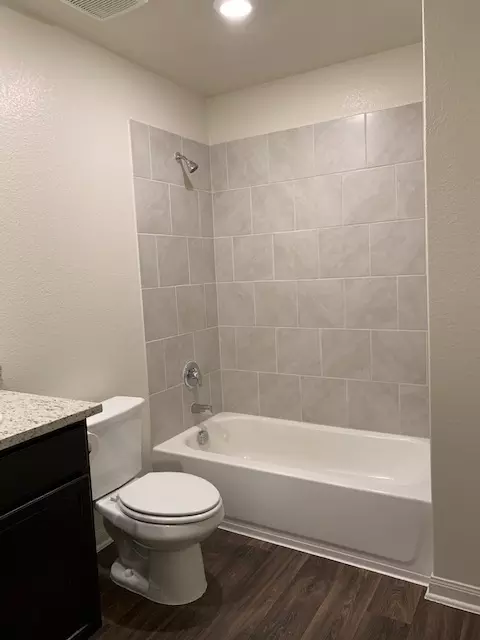 Bath - 140 Allington Cir, Jarrell, TX 76537 photo 5 of 6