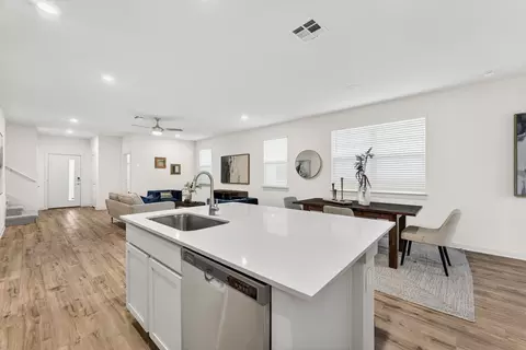 Kitchen - 143 Shawii Pass, Leander, TX 78641 photo 5 of 6