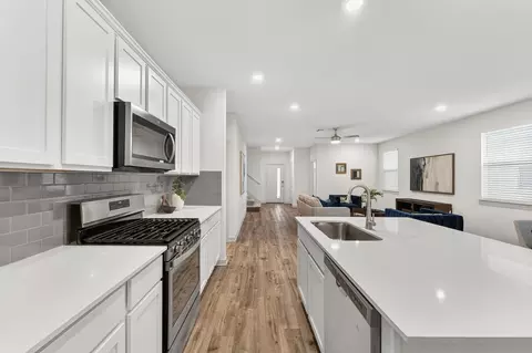 Kitchen - 143 Shawii Pass, Leander, TX 78641 photo 4 of 6