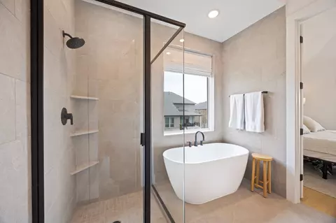 Bath - 1204 Addison Ln, Georgetown, TX 78628 photo 3 of 5