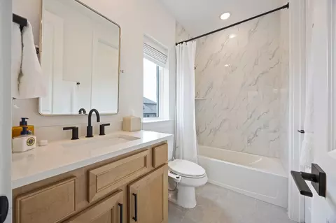 Bath - 1204 Addison Ln, Georgetown, TX 78628 photo 4 of 5