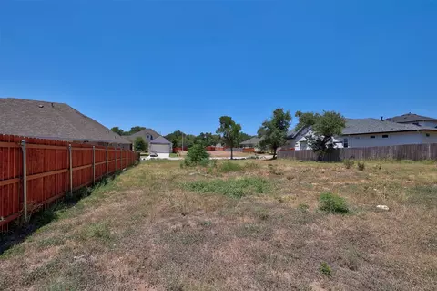 315 Axis Loop, Georgetown, TX 78628 photo 3