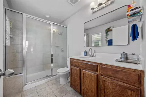 Bath - 230 Eagle Brook Ln, Buda, TX 78610 photo 1 of 2