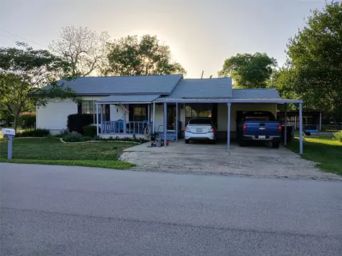 1206 W 8th St, Caldwell, TX 77836