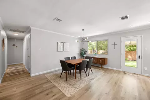 Dining - 3913 Leafield Dr, Austin, TX 78749 photo 3 of 3
