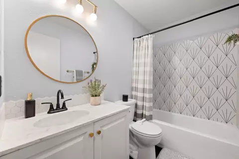 Bath - 3913 Leafield Dr, Austin, TX 78749 photo 3 of 3