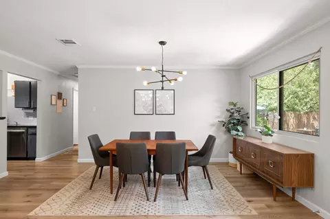 Dining - 3913 Leafield Dr, Austin, TX 78749 photo 2 of 3