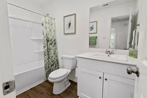 Bath - 584 Commander Abbott Dr, Jarrell, TX 76537 photo 3 of 3