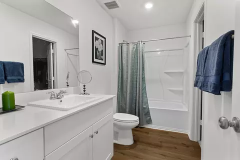 Bath - 584 Commander Abbott Dr, Jarrell, TX 76537 photo 1 of 3