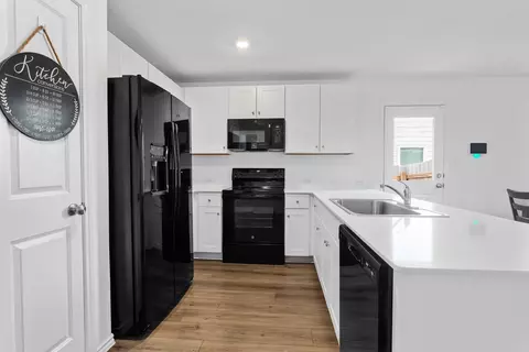 Kitchen - 584 Commander Abbott Dr, Jarrell, TX 76537 photo 4 of 4
