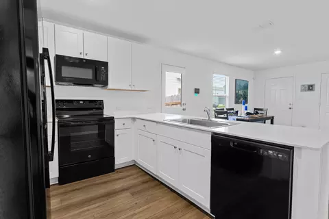 Kitchen - 584 Commander Abbott Dr, Jarrell, TX 76537 photo 3 of 4