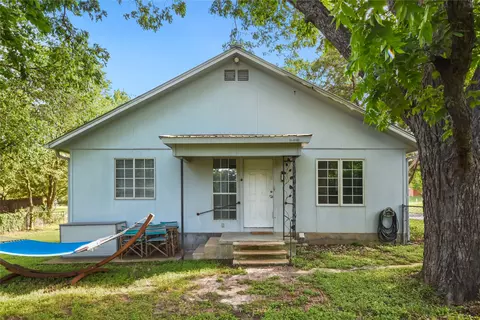Exterior - 528 Old Mcdade Rd, Elgin, TX 78621 photo 7 of 13