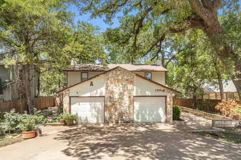 1304 Cool Shadow Dr, Del Valle, TX 78617