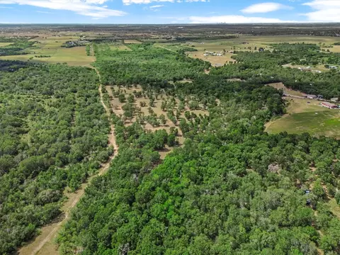 480 Grandpa Rd, Lockhart, TX 78644