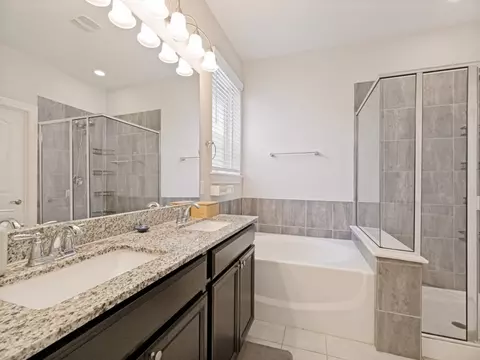 Bath - 206 Beechnut Dr, Buda, TX 78610 photo 2 of 3