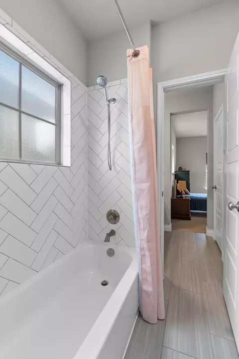 Bath - 816 Heartleaf Dr, Leander, TX 78641 photo 5 of 5